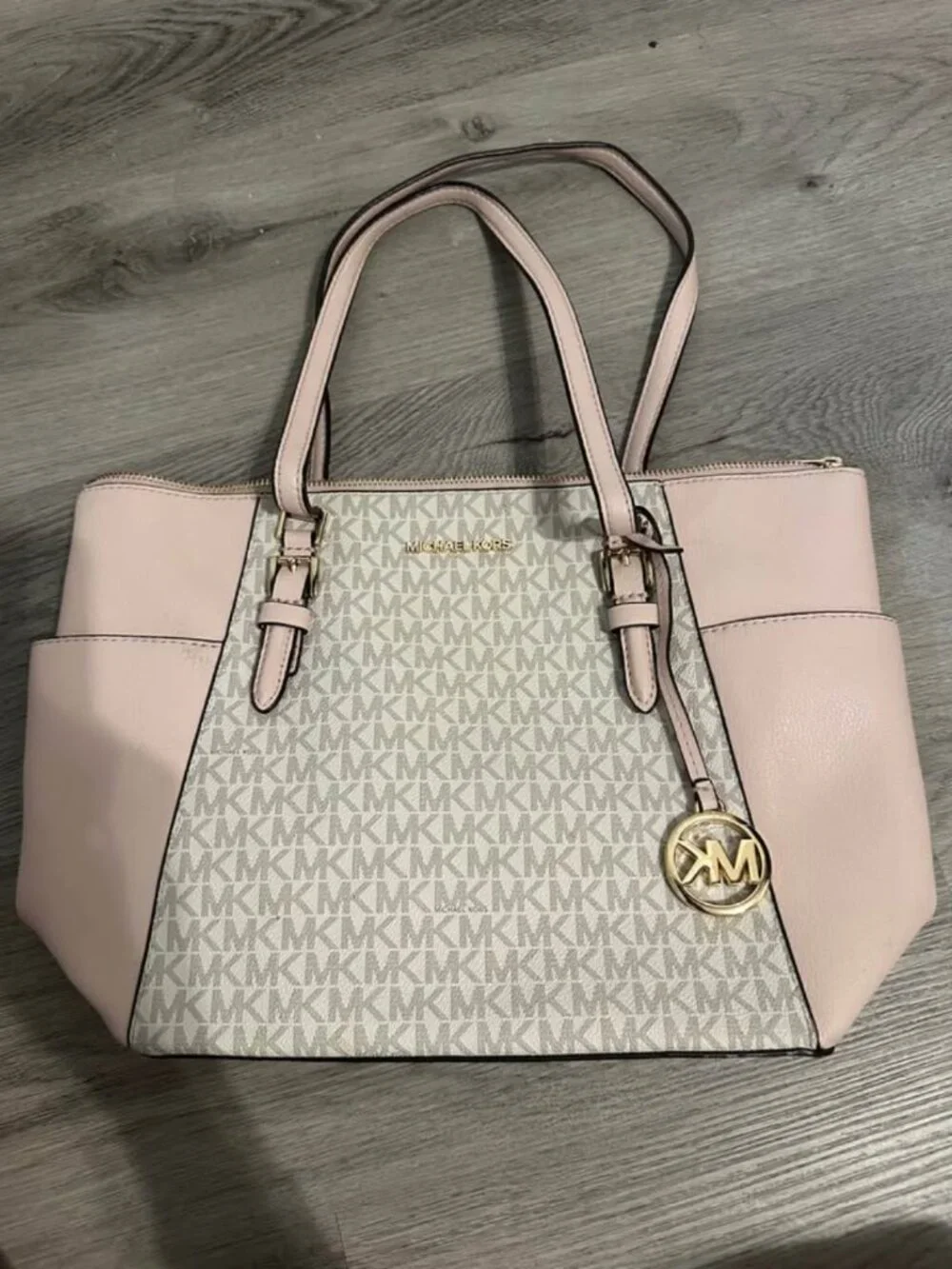 Michael Kors 🍓💗 michael
